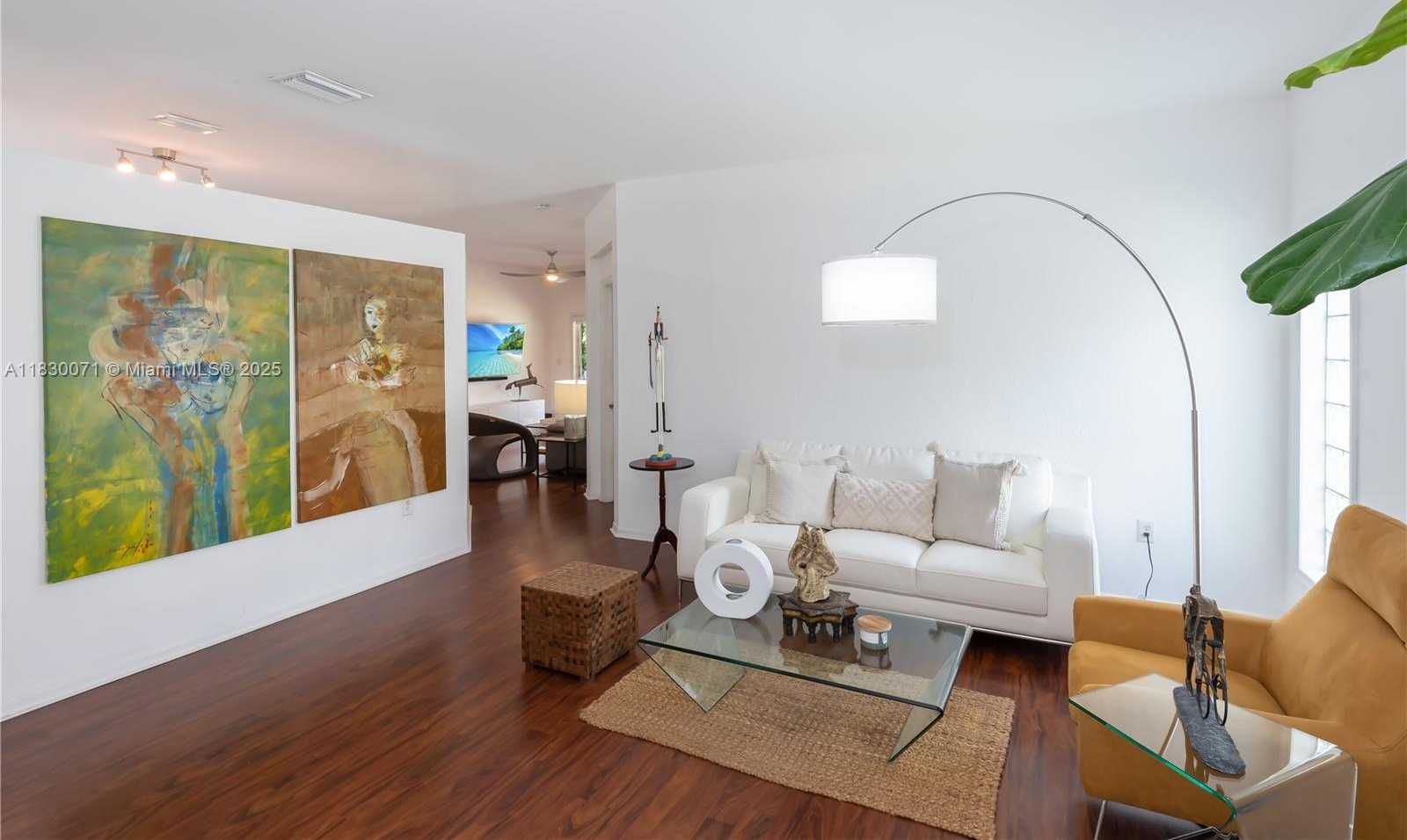 Small Image of 4123 SAPPHIRE BND, Weston Number 33