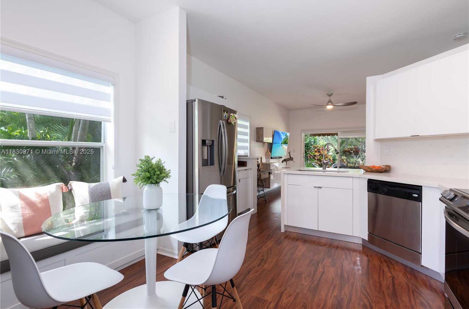 Small Image of 4123 SAPPHIRE BND, Weston Number 35