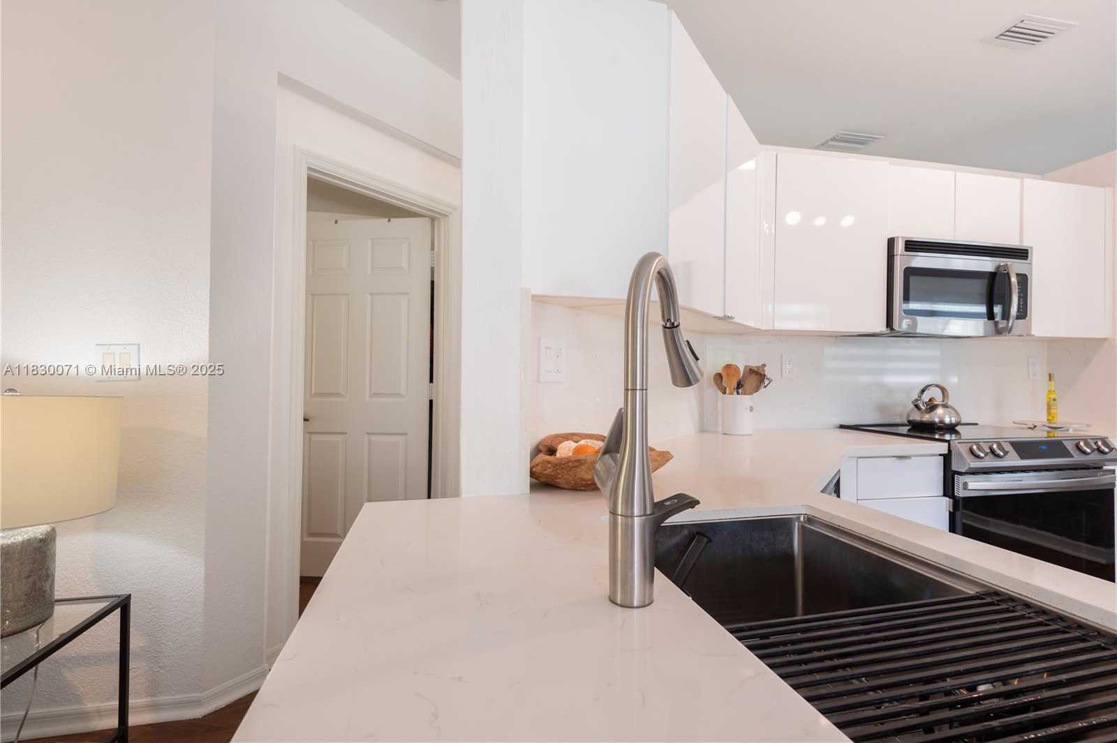 Small Image of 4123 SAPPHIRE BND, Weston Number 39
