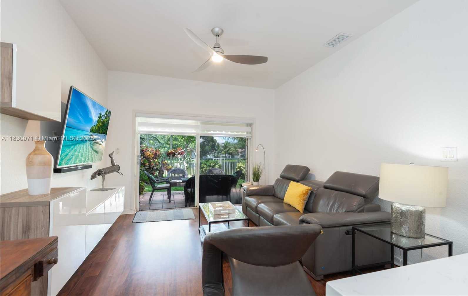 Small Image of 4123 SAPPHIRE BND, Weston Number 40