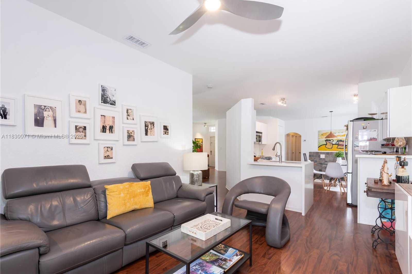 Small Image of 4123 SAPPHIRE BND, Weston Number 41