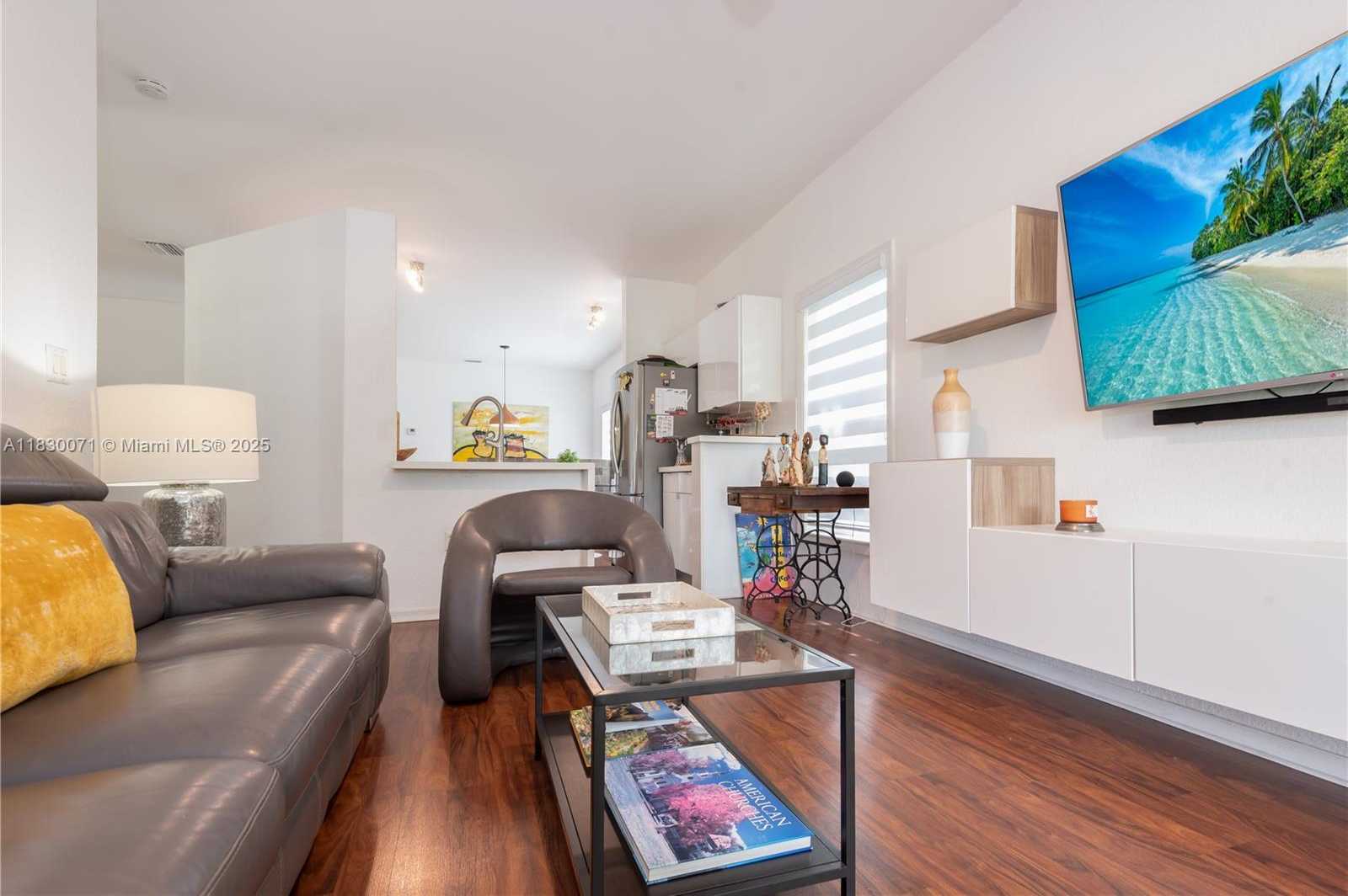 Small Image of 4123 SAPPHIRE BND, Weston Number 42