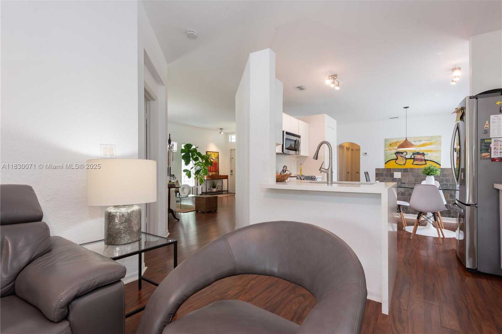 Small Image of 4123 SAPPHIRE BND, Weston Number 43