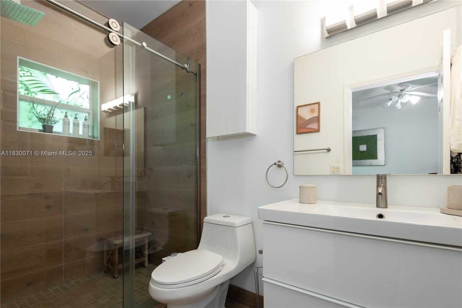 Small Image of 4123 SAPPHIRE BND, Weston Number 44