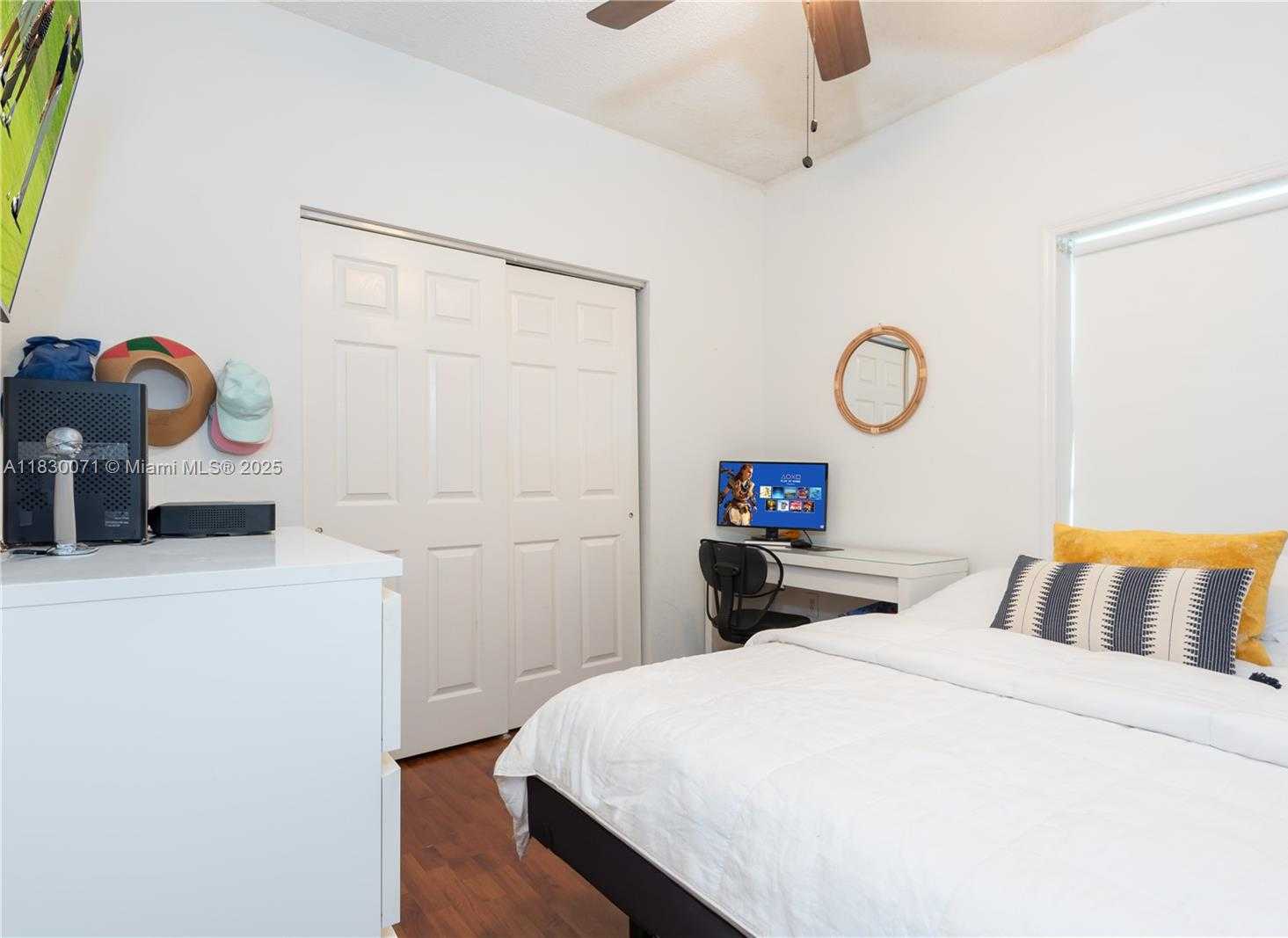 Small Image of 4123 SAPPHIRE BND, Weston Number 50