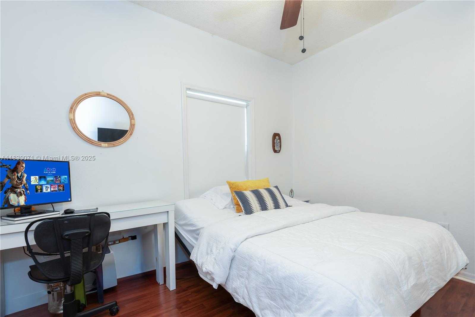 Small Image of 4123 SAPPHIRE BND, Weston Number 51