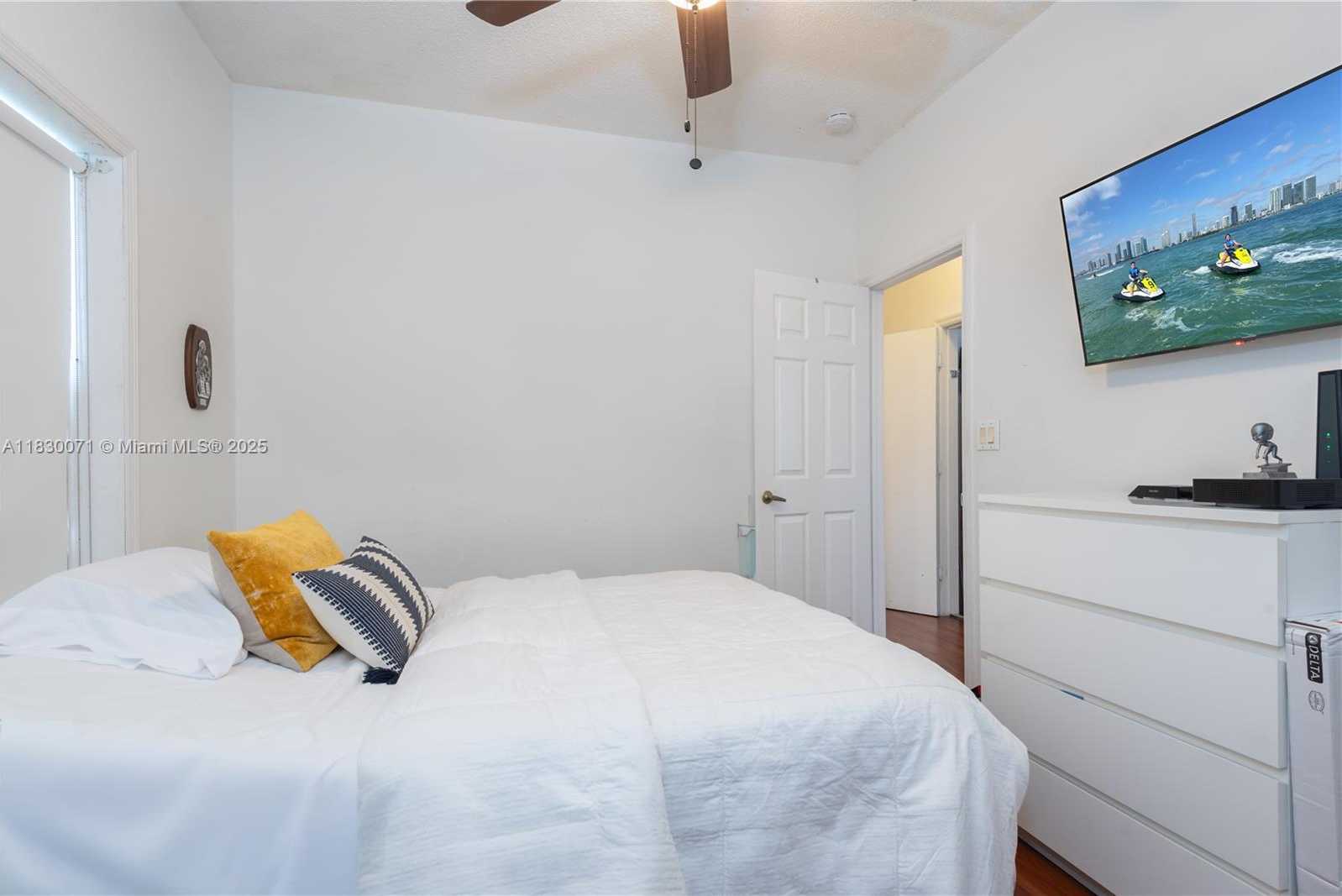 Small Image of 4123 SAPPHIRE BND, Weston Number 52