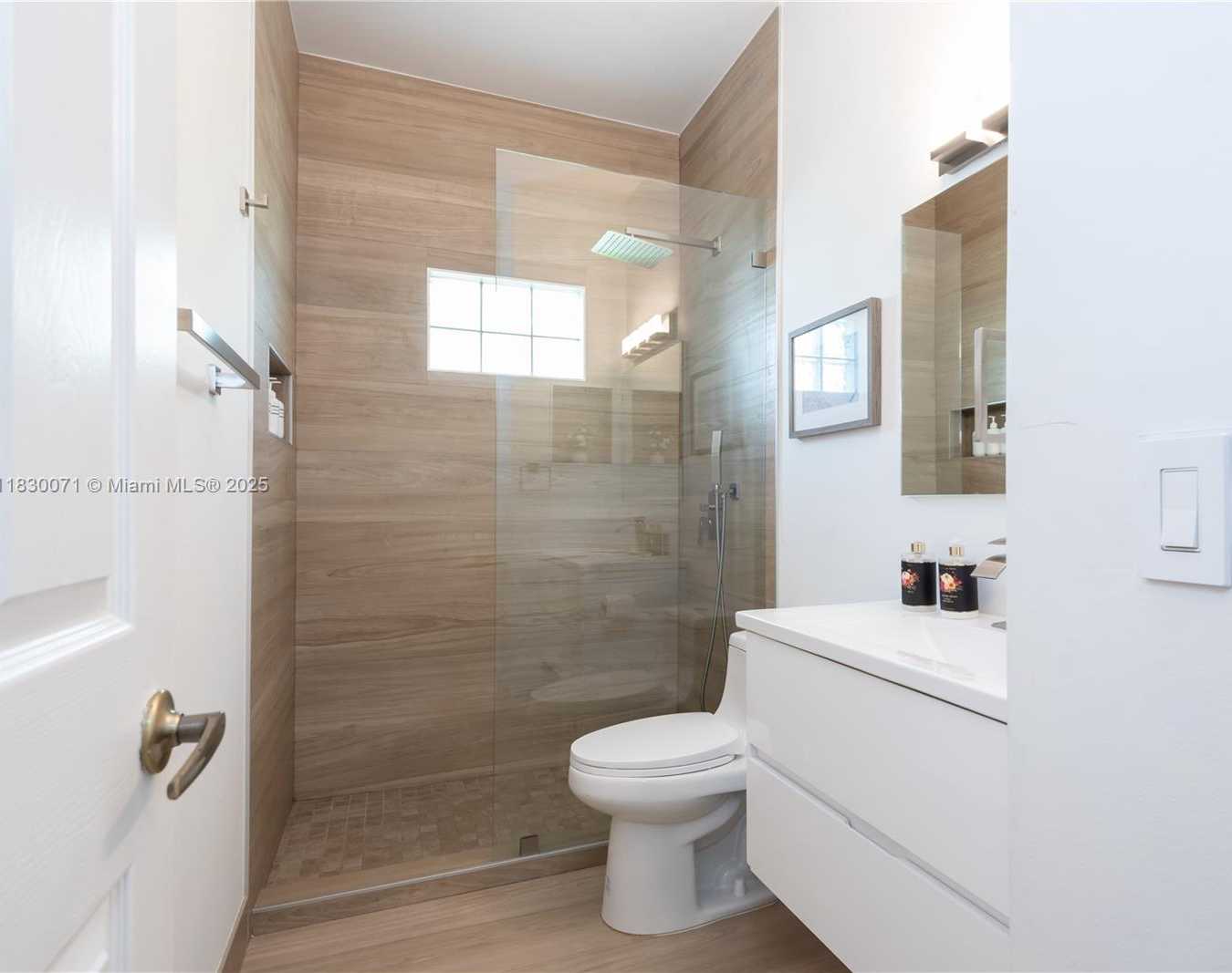 Small Image of 4123 SAPPHIRE BND, Weston Number 53