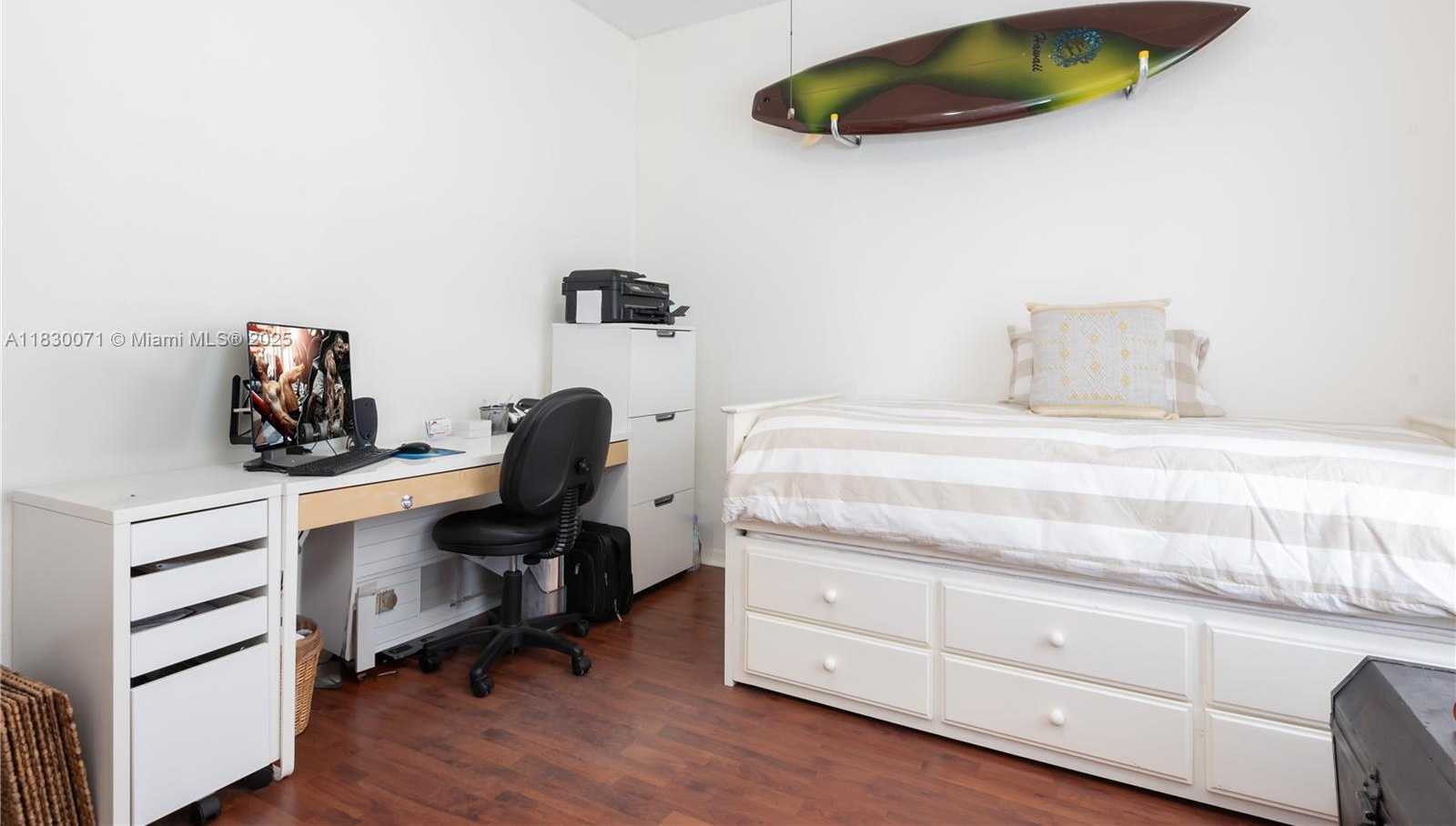 Small Image of 4123 SAPPHIRE BND, Weston Number 56