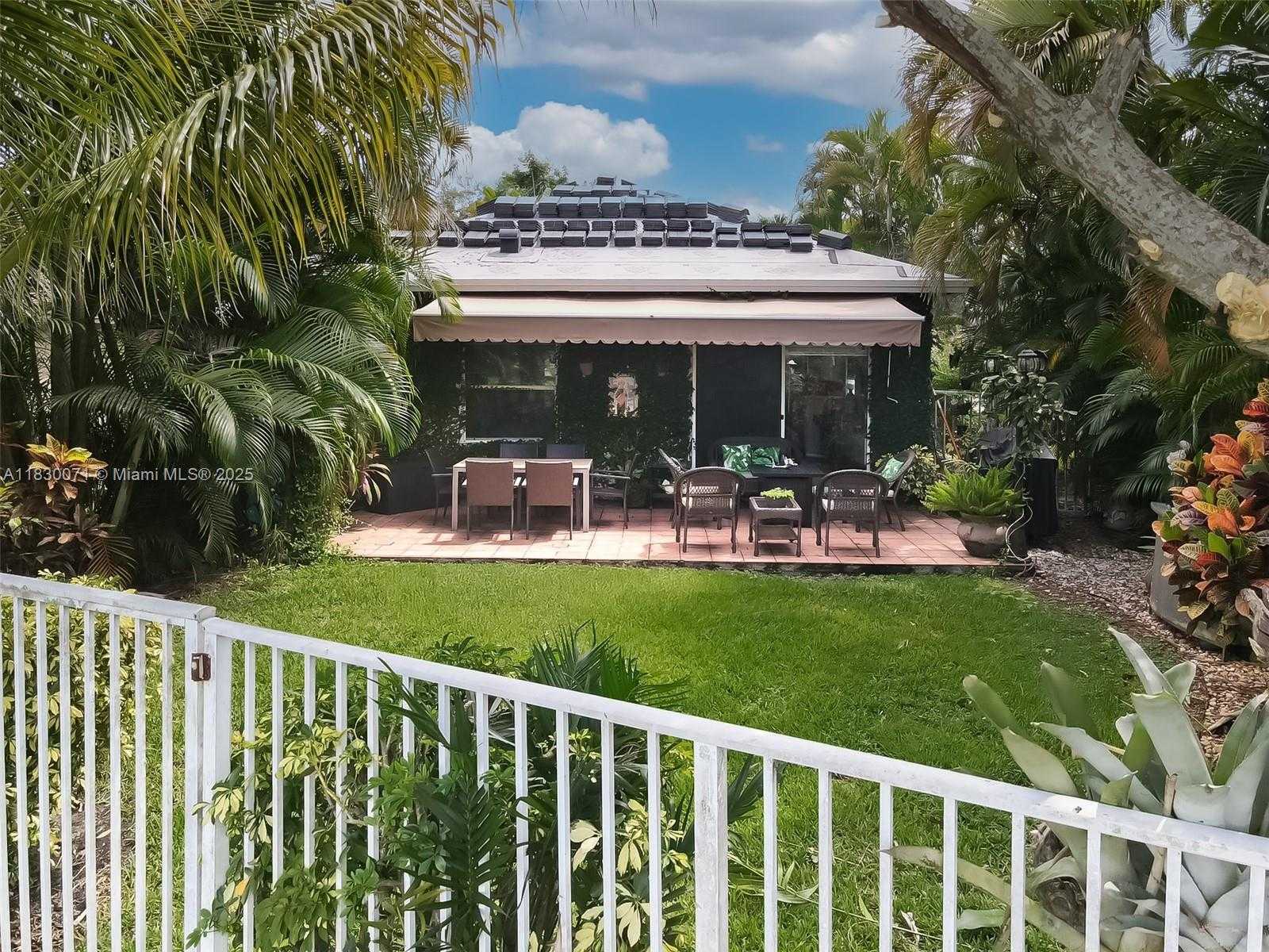 Small Image of 4123 SAPPHIRE BND, Weston Number 7