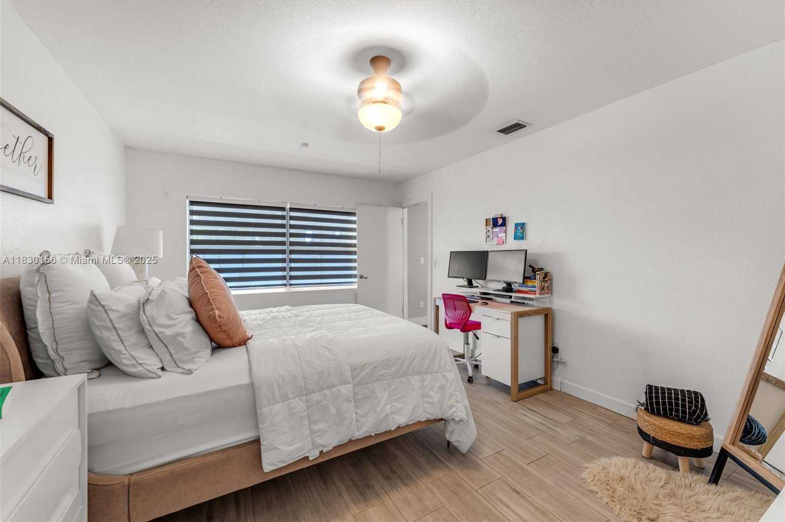 Small Image of 1747 NORTH GOLDENEYE LN, Homestead Number 25
