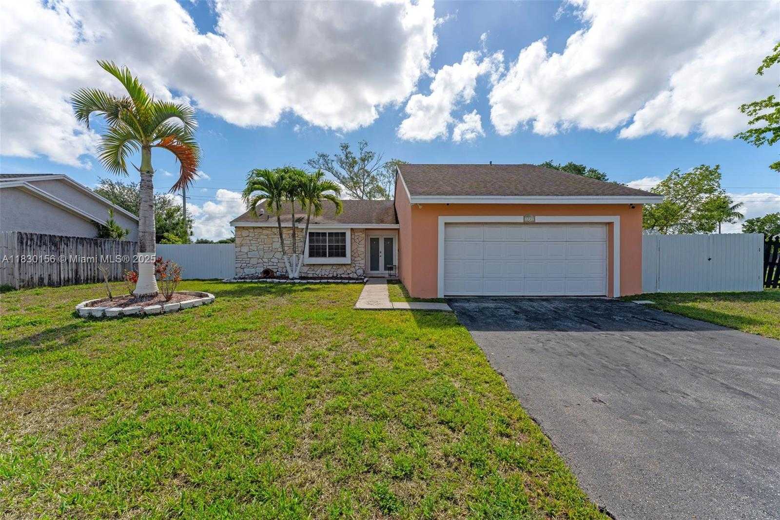 Small Image of 1747 NORTH GOLDENEYE LN, Homestead Number 3