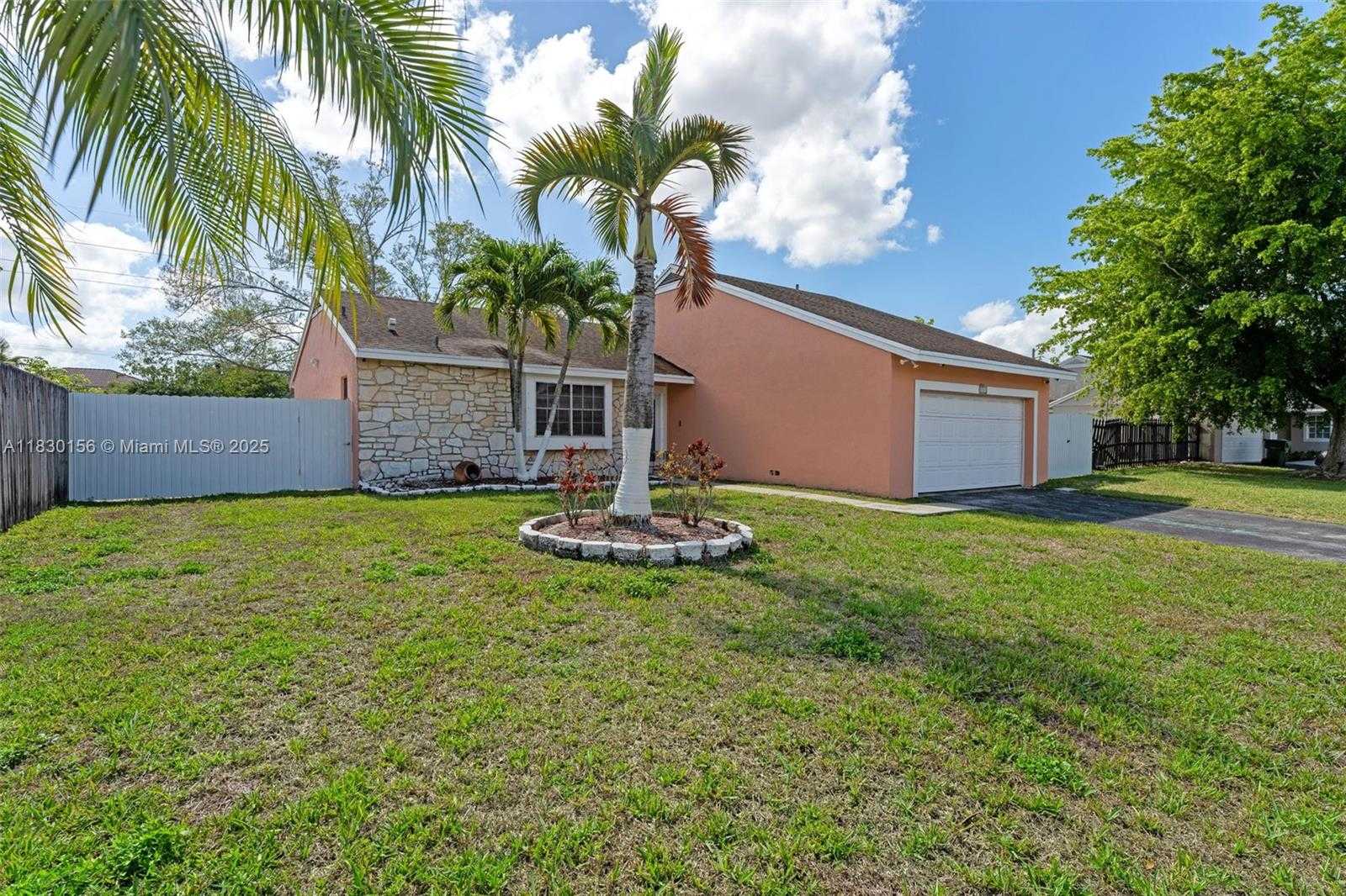 Small Image of 1747 NORTH GOLDENEYE LN, Homestead Number 4