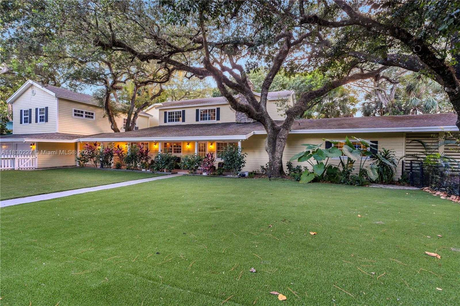 Small Image of 2221 SOUTH WEST 28TH WAY, Fort Lauderdale Number 3