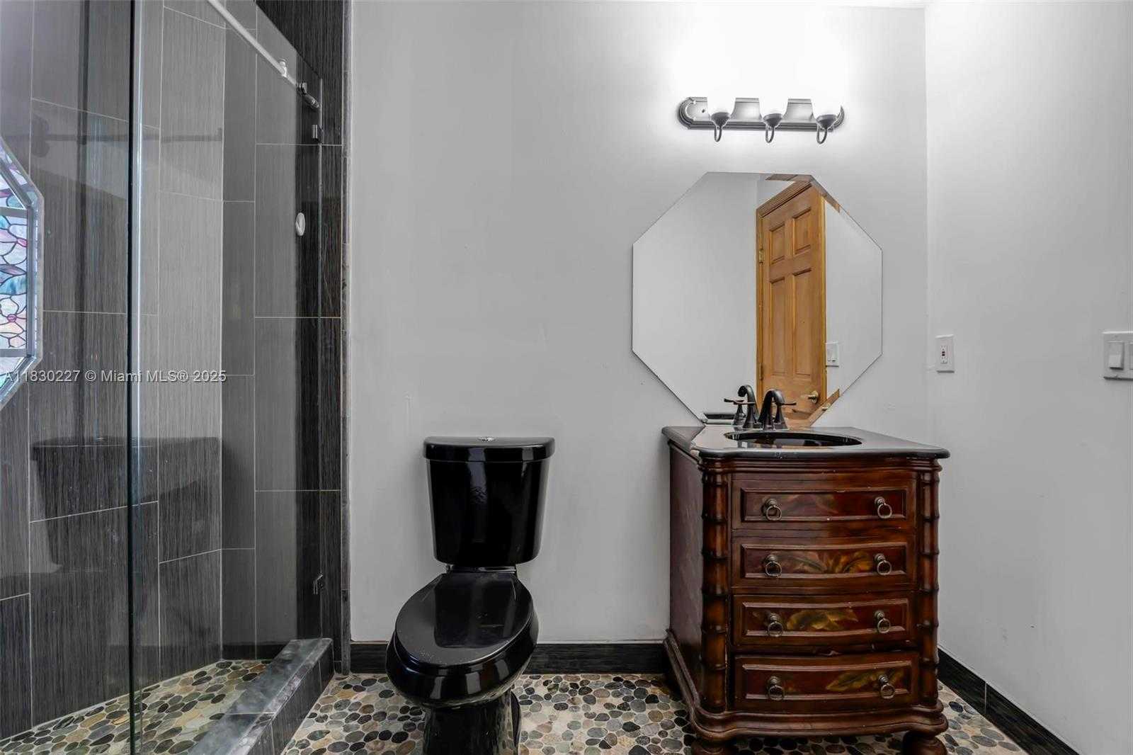 Small Image of 2221 SOUTH WEST 28TH WAY, Fort Lauderdale Number 36