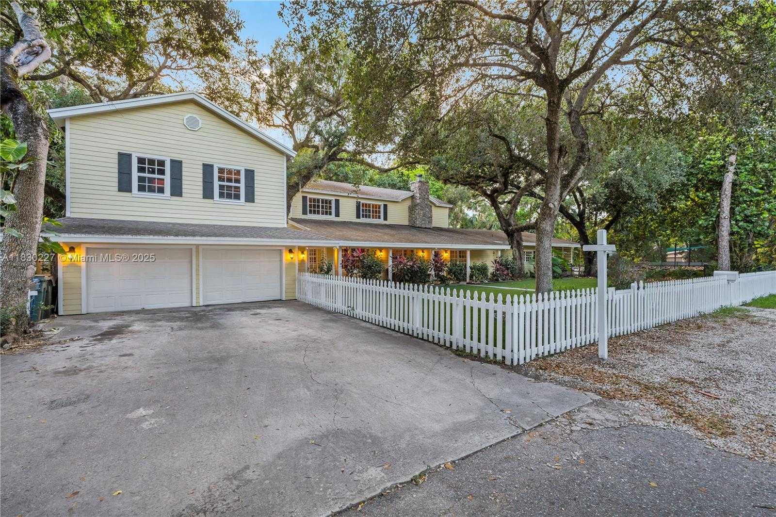 Small Image of 2221 SOUTH WEST 28TH WAY, Fort Lauderdale Number 4