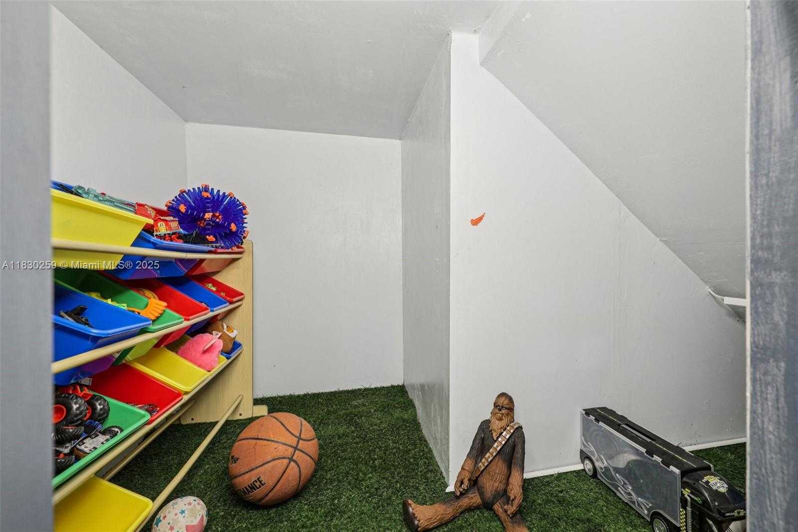 Small Image of 9331 WEST 35TH AVE, Hialeah Number 17