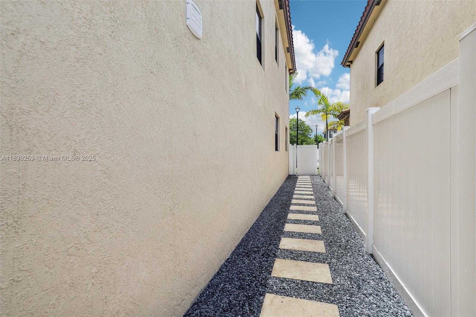 Small Image of 9331 WEST 35TH AVE, Hialeah Number 49