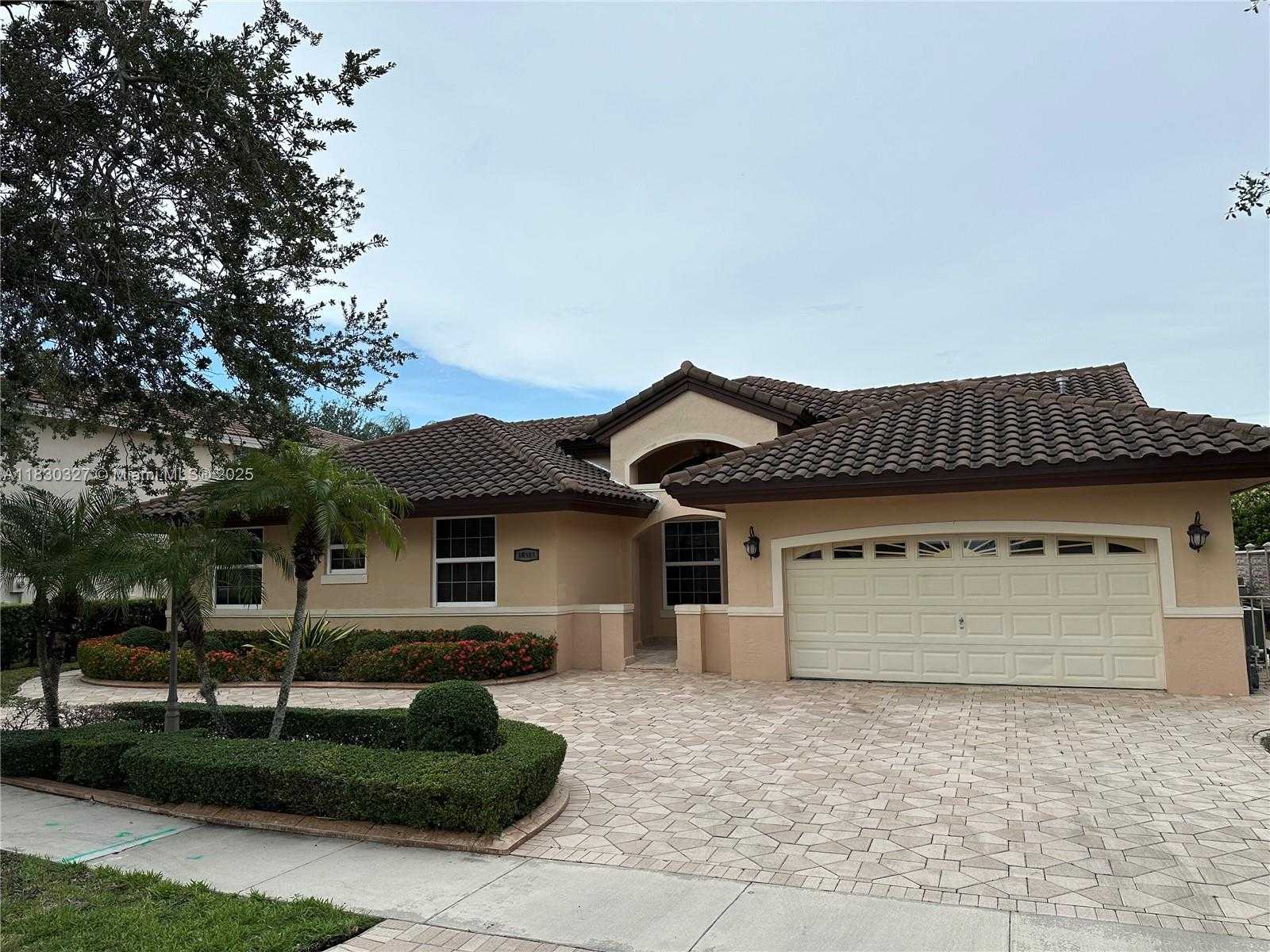 Small Image of 16021 NORTH WEST 83RD AVE, Miami Lakes Number 3