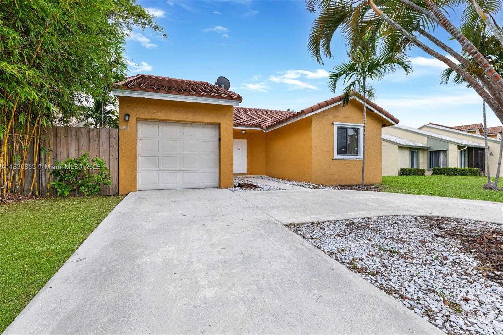 Small Image of 6280 COUNTRY FAIR CIR, Boynton Beach Number 2