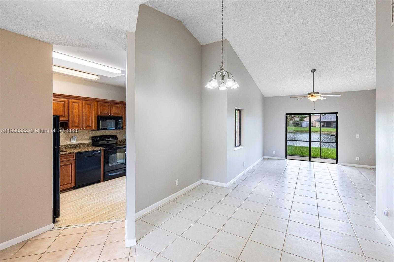 Small Image of 6280 COUNTRY FAIR CIR, Boynton Beach Number 21