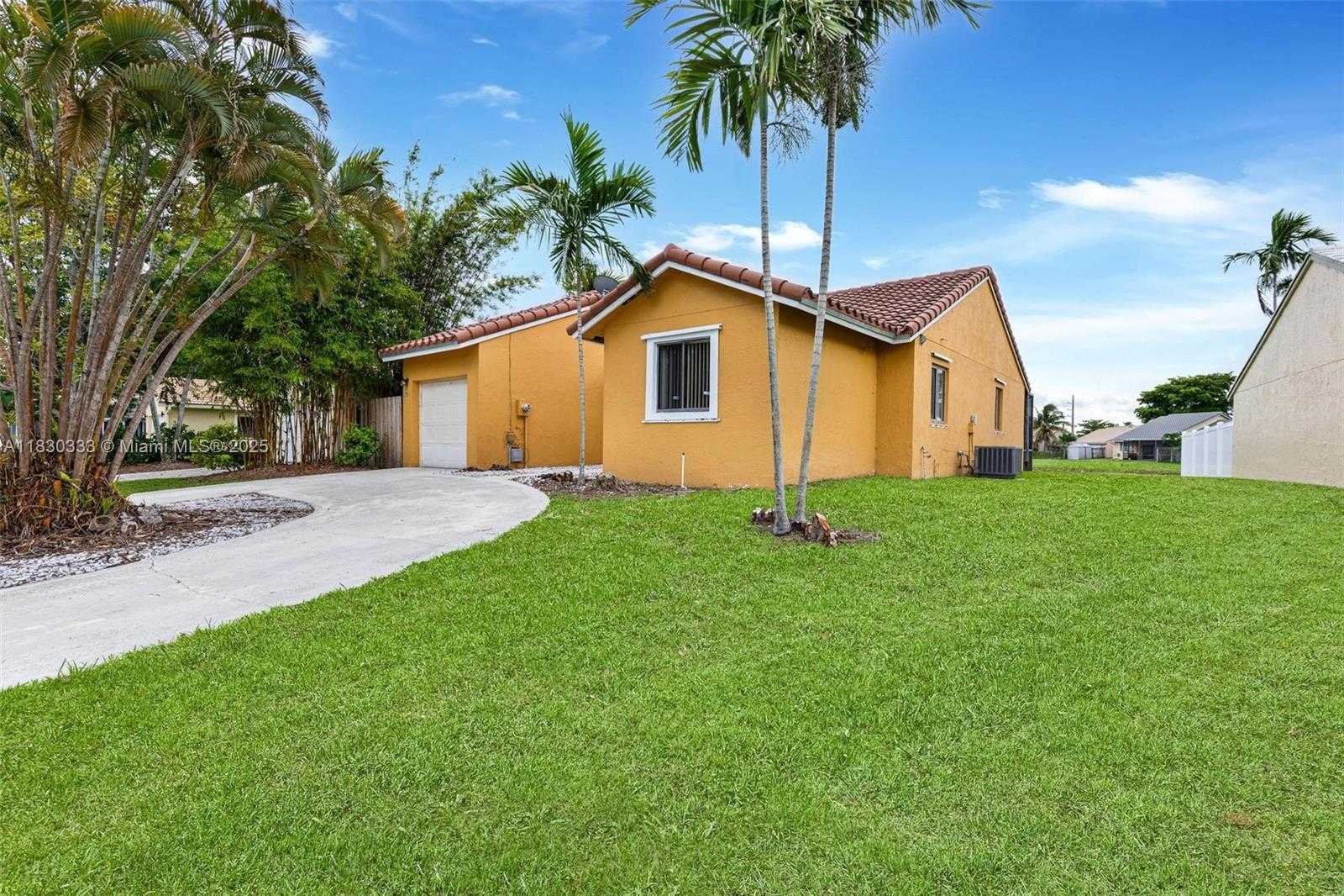 Small Image of 6280 COUNTRY FAIR CIR, Boynton Beach Number 3