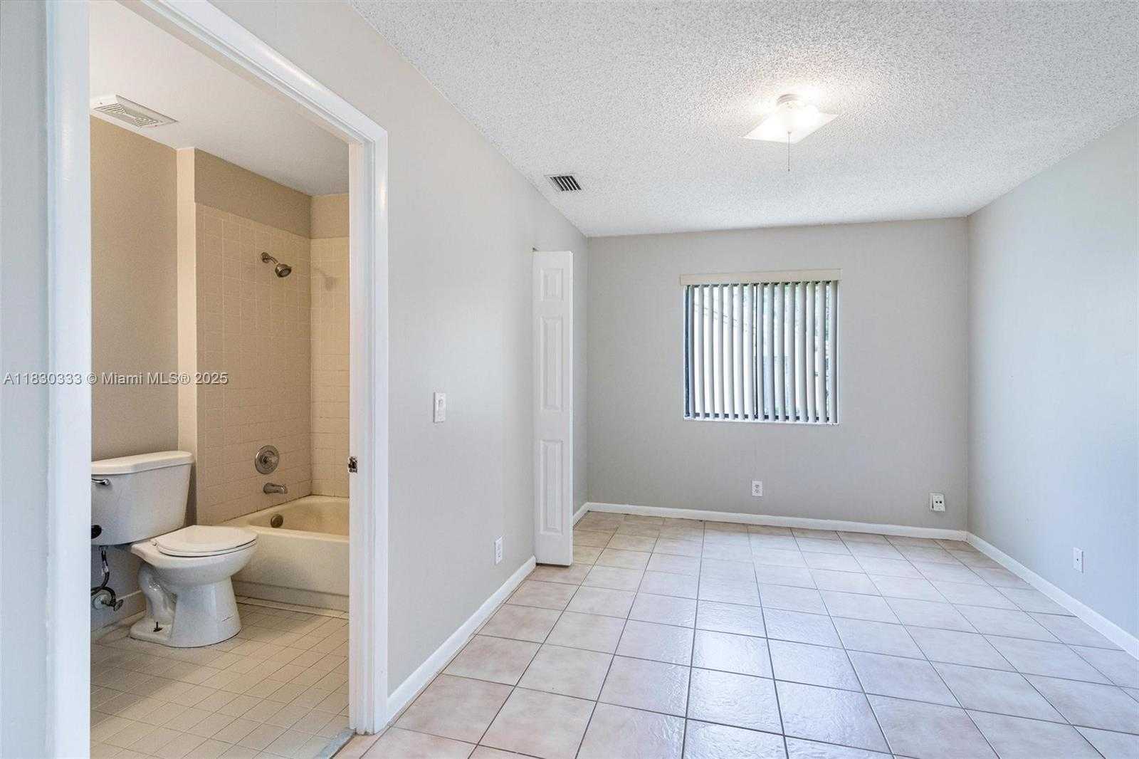 Small Image of 6280 COUNTRY FAIR CIR, Boynton Beach Number 5