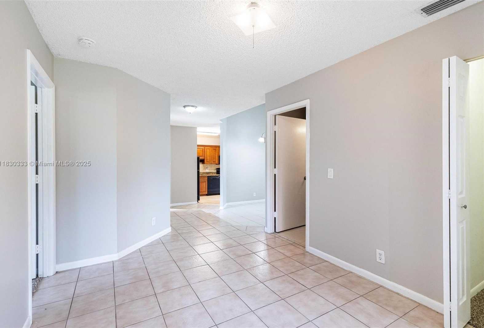 Small Image of 6280 COUNTRY FAIR CIR, Boynton Beach Number 6