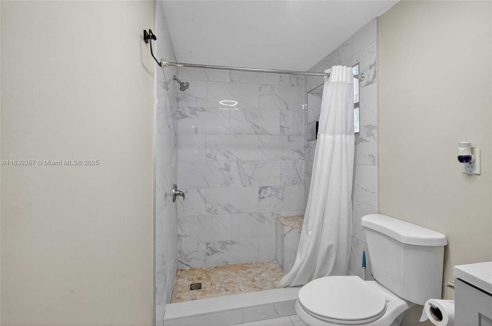 Small Image of 395 NORTH WEST 124TH ST, North Miami Number 27