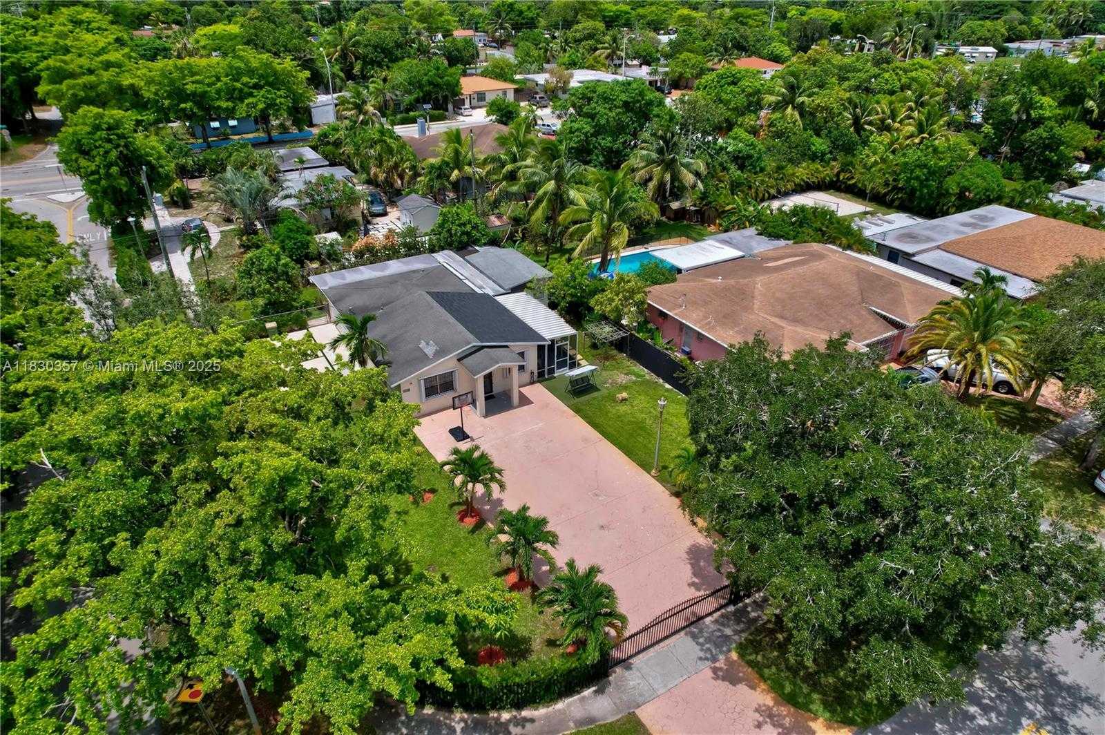 Small Image of 395 NORTH WEST 124TH ST, North Miami Number 46