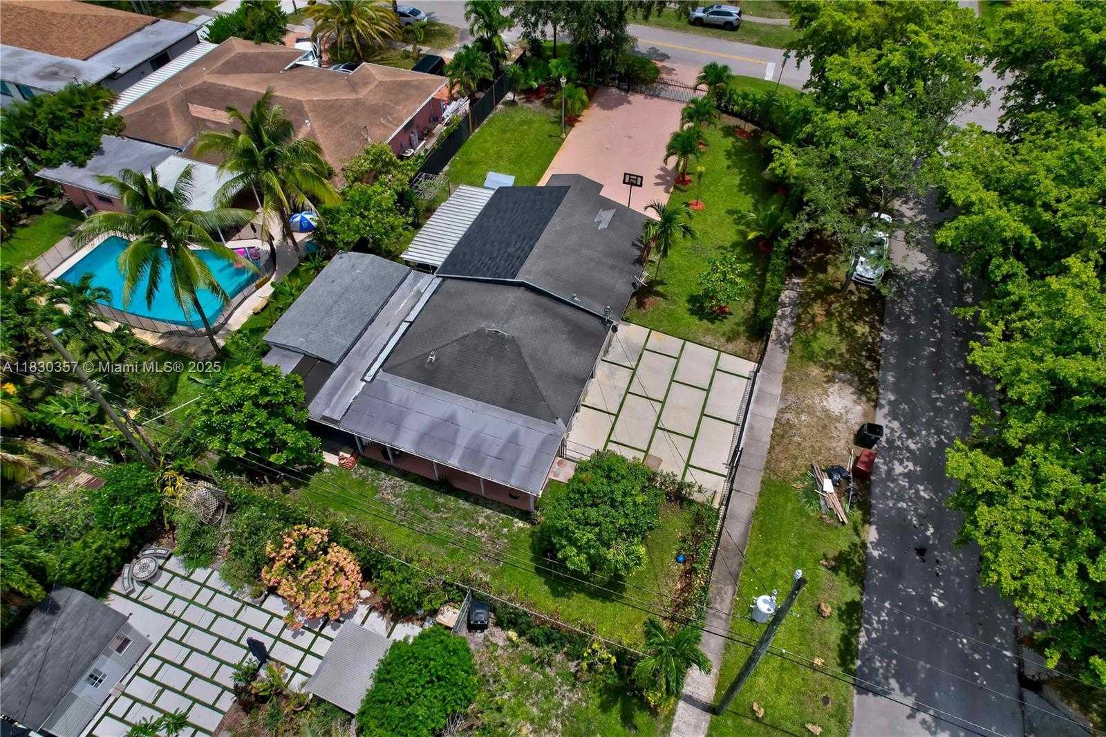 Small Image of 395 NORTH WEST 124TH ST, North Miami Number 47