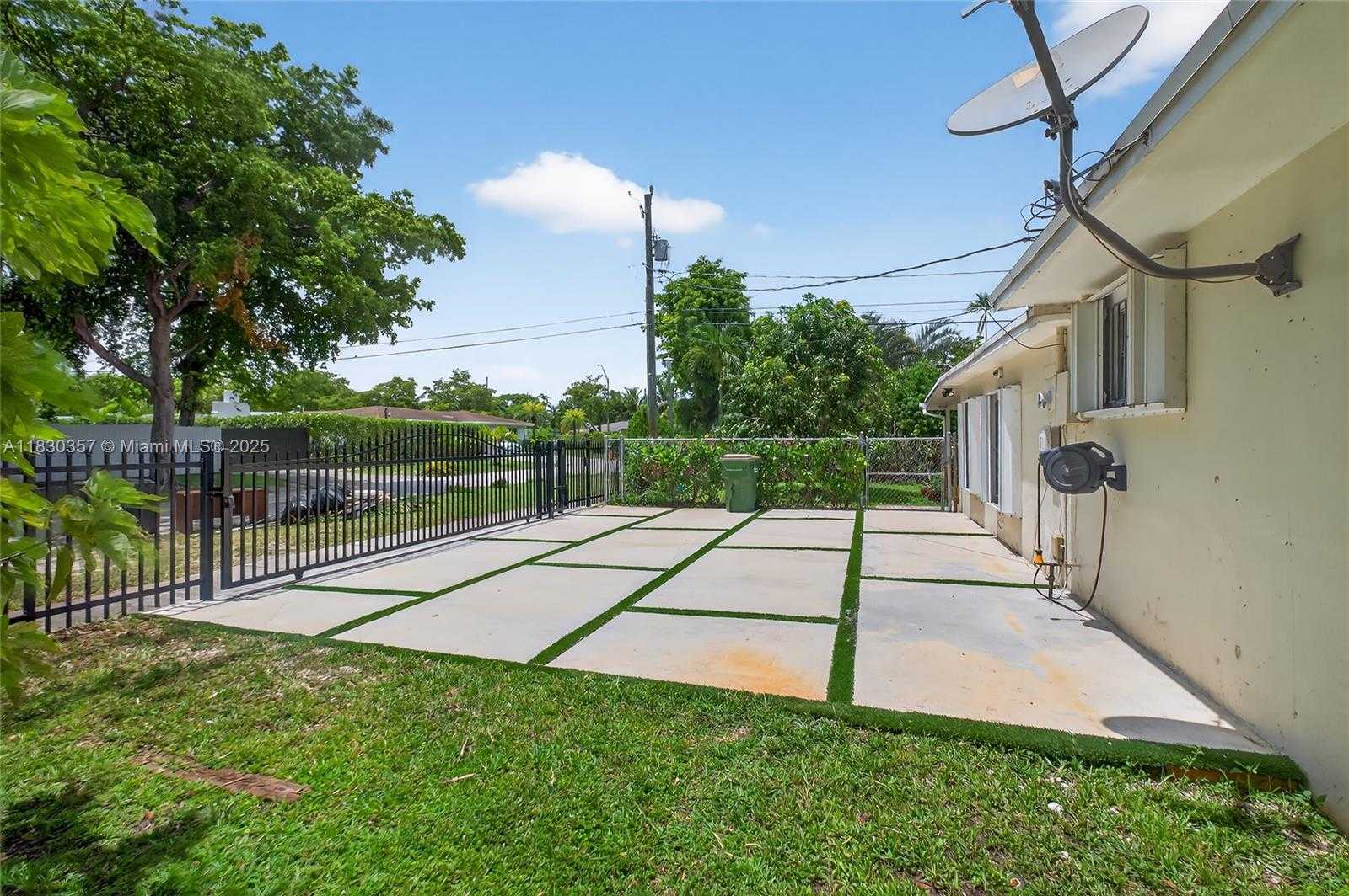 Small Image of 395 NORTH WEST 124TH ST, North Miami Number 7