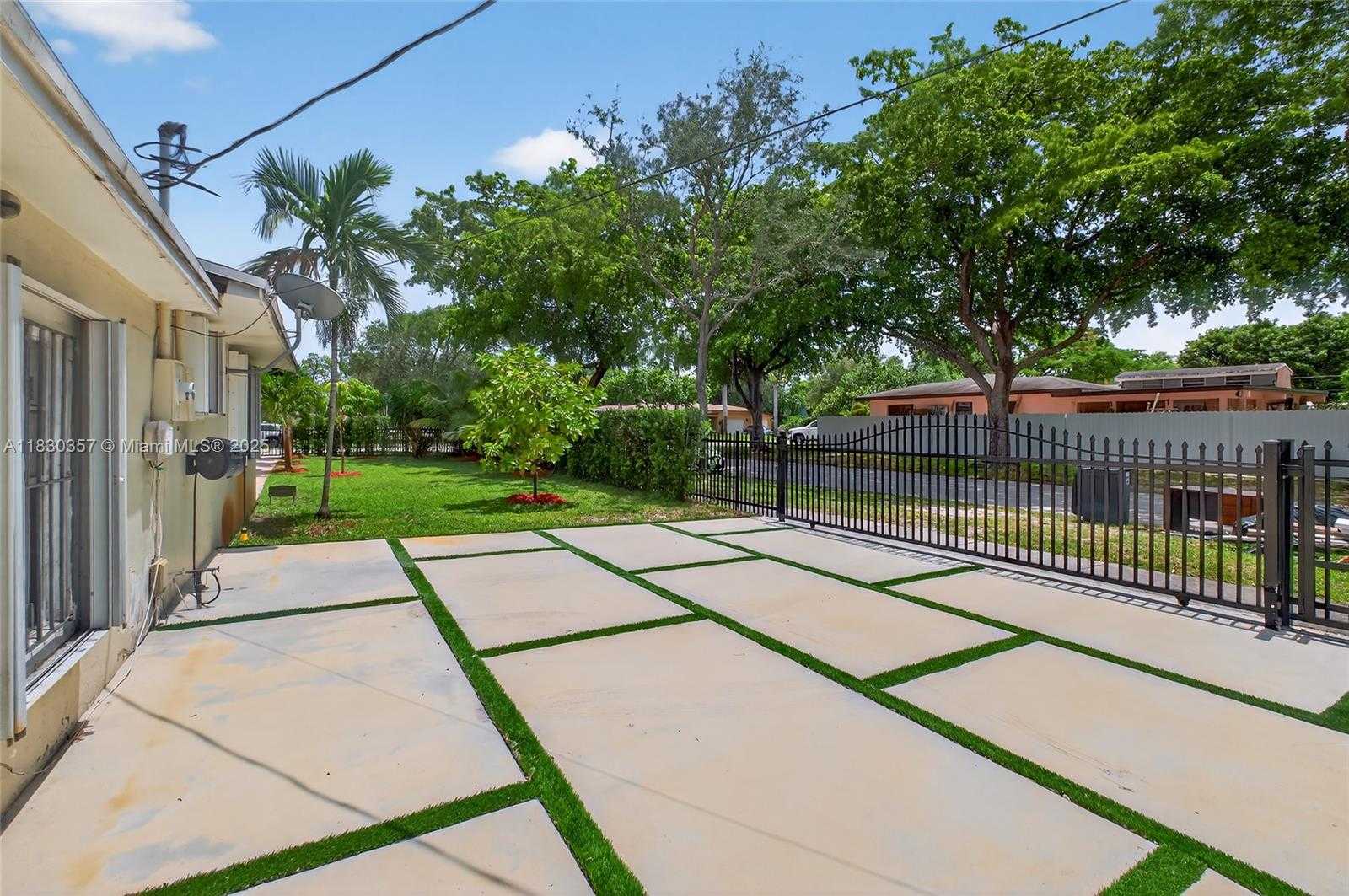 Small Image of 395 NORTH WEST 124TH ST, North Miami Number 8