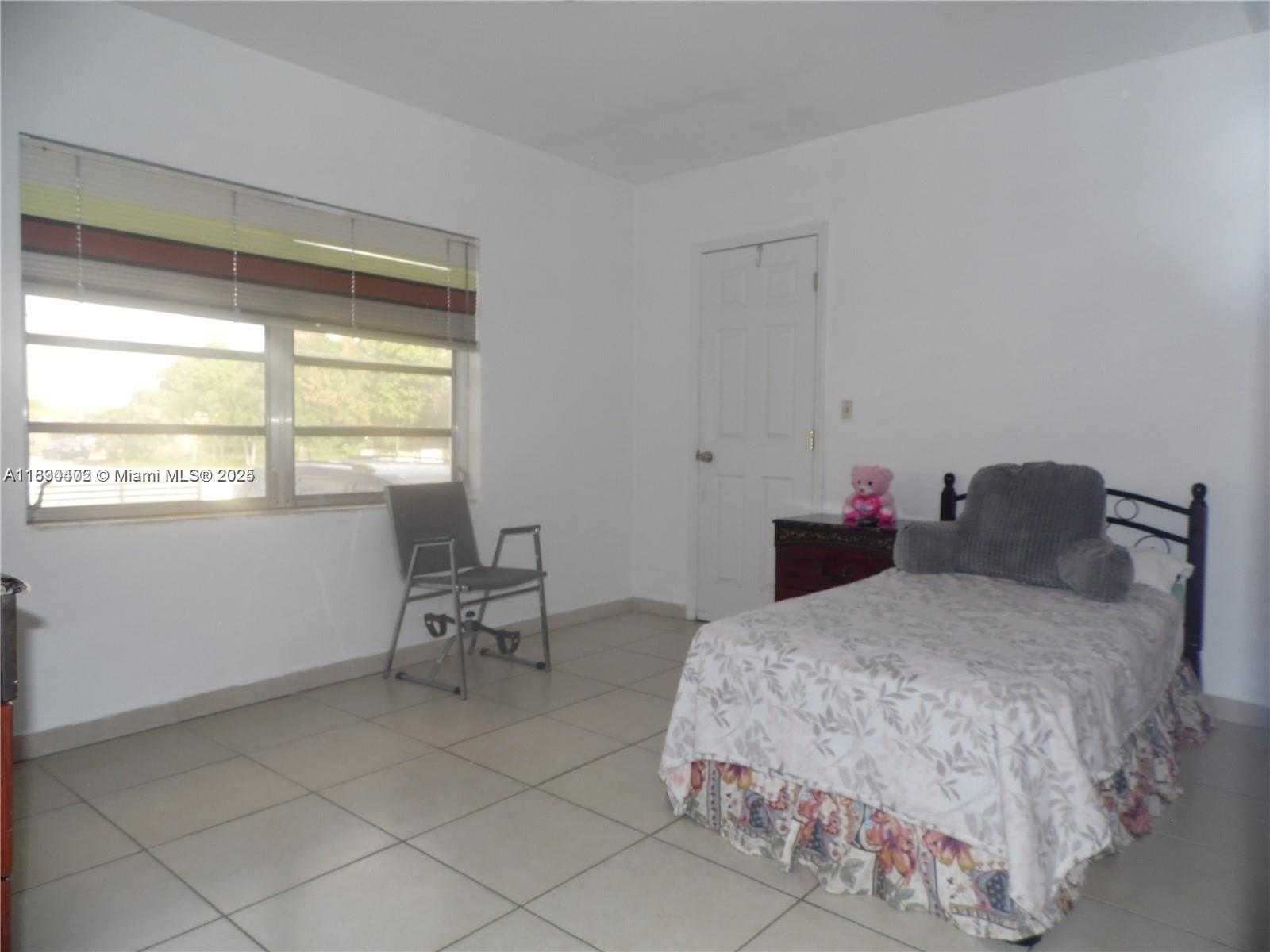 Small Image of 3491 PALM AVE, Hialeah Number 11