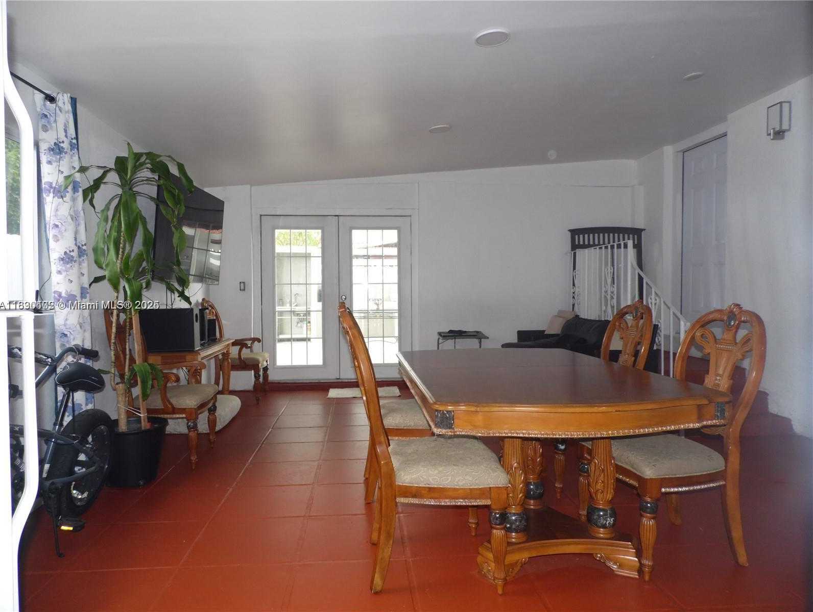 Small Image of 3491 PALM AVE, Hialeah Number 13