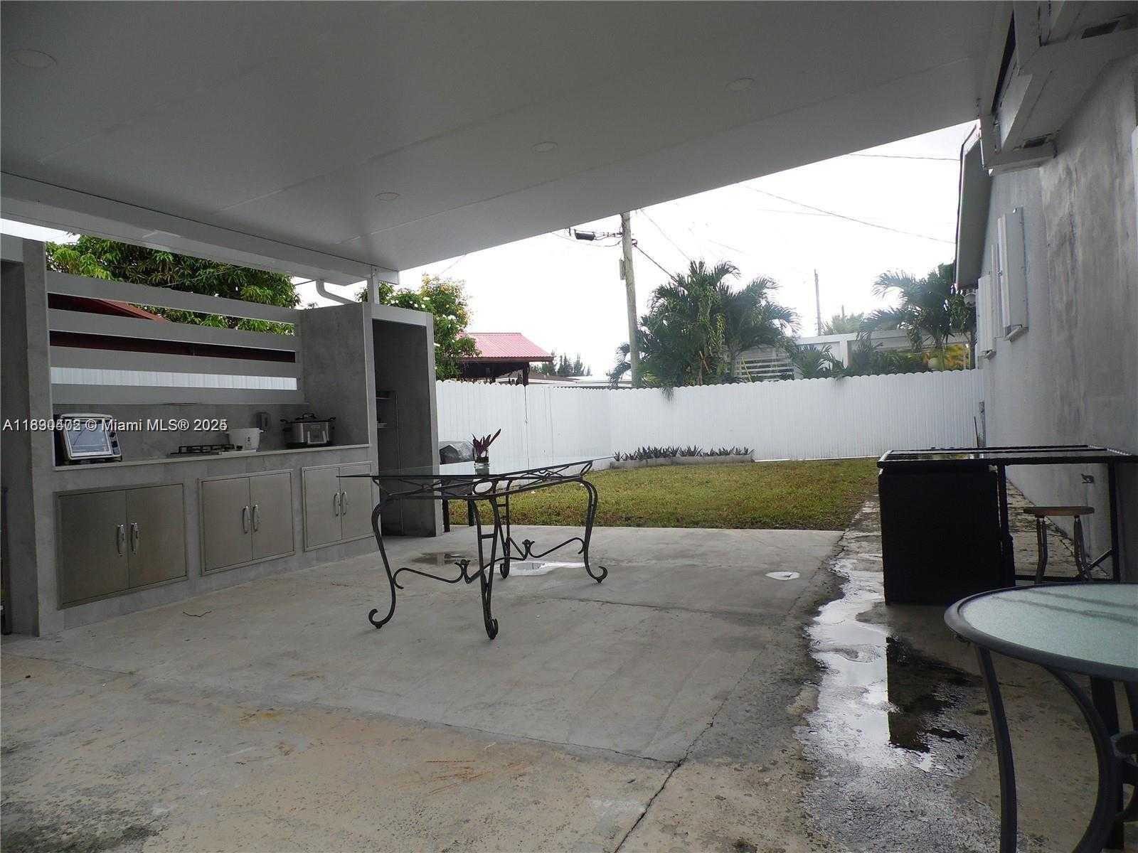 Small Image of 3491 PALM AVE, Hialeah Number 15