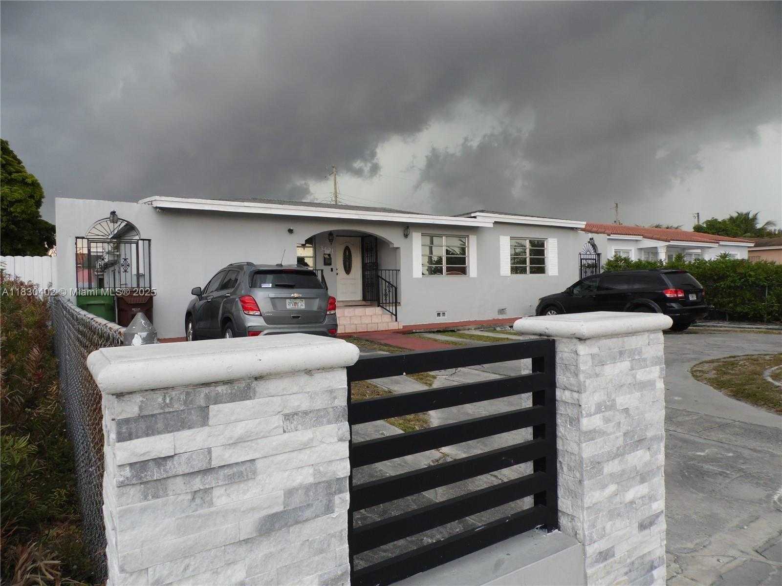 Small Image of 3491 PALM AVE, Hialeah Number 2