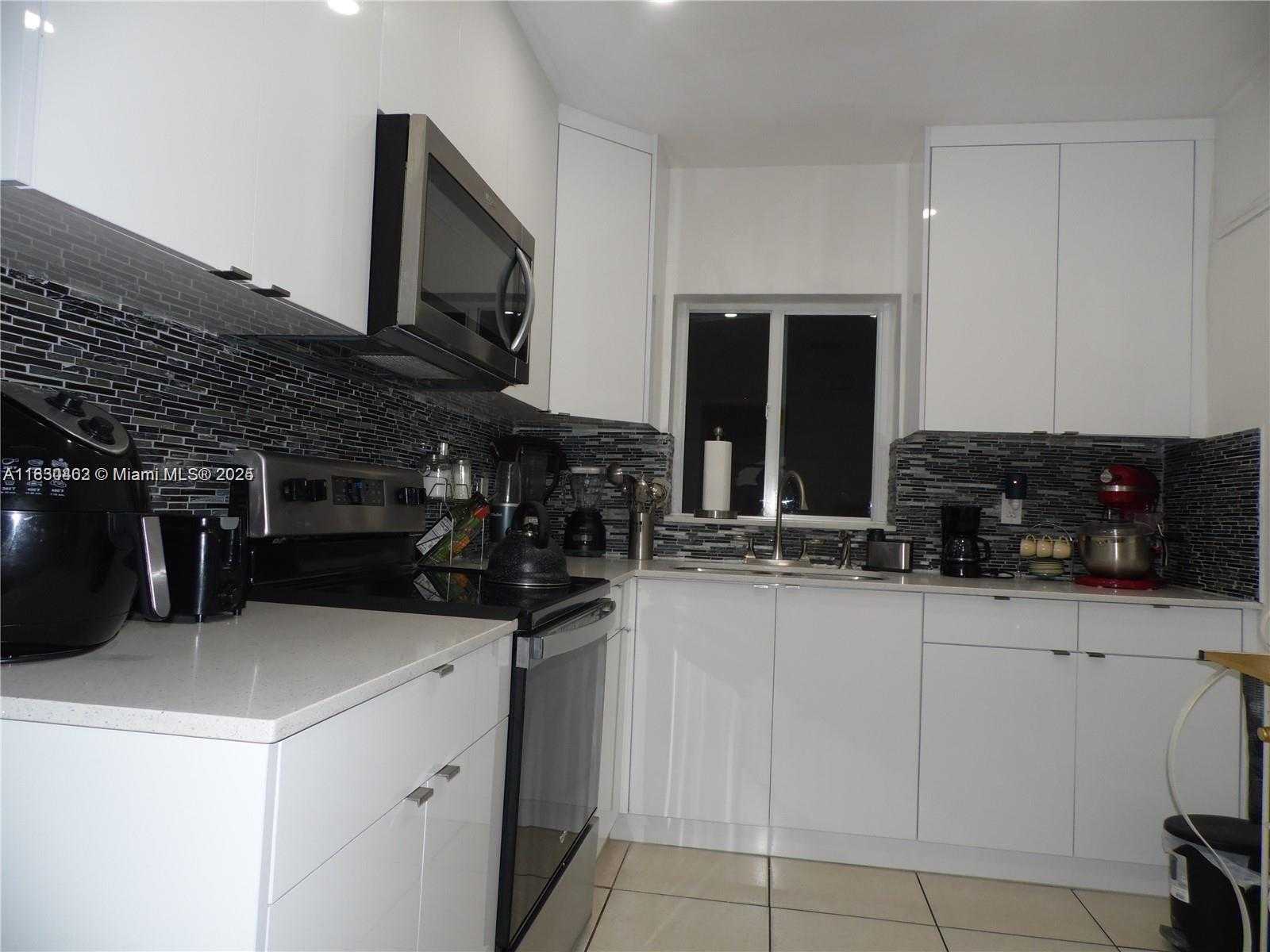 Small Image of 3491 PALM AVE, Hialeah Number 3