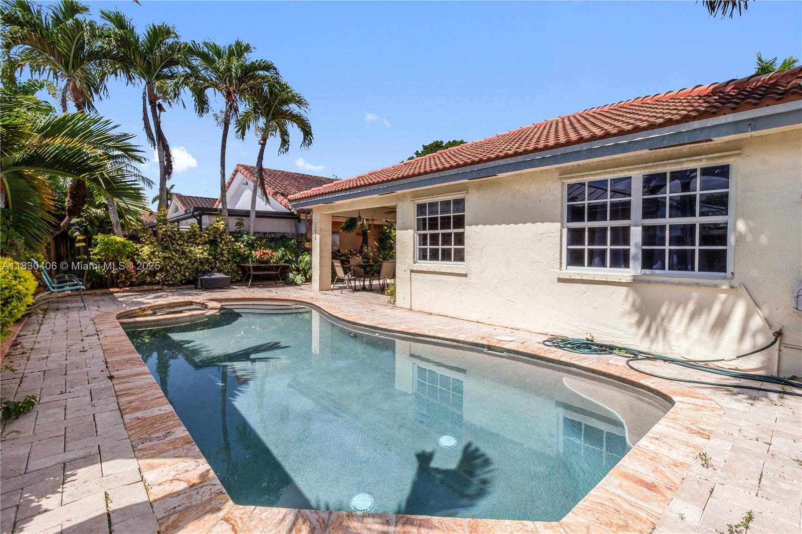 Small Image of 5443 SOUTH WEST 143RD CT, Miami Number 3