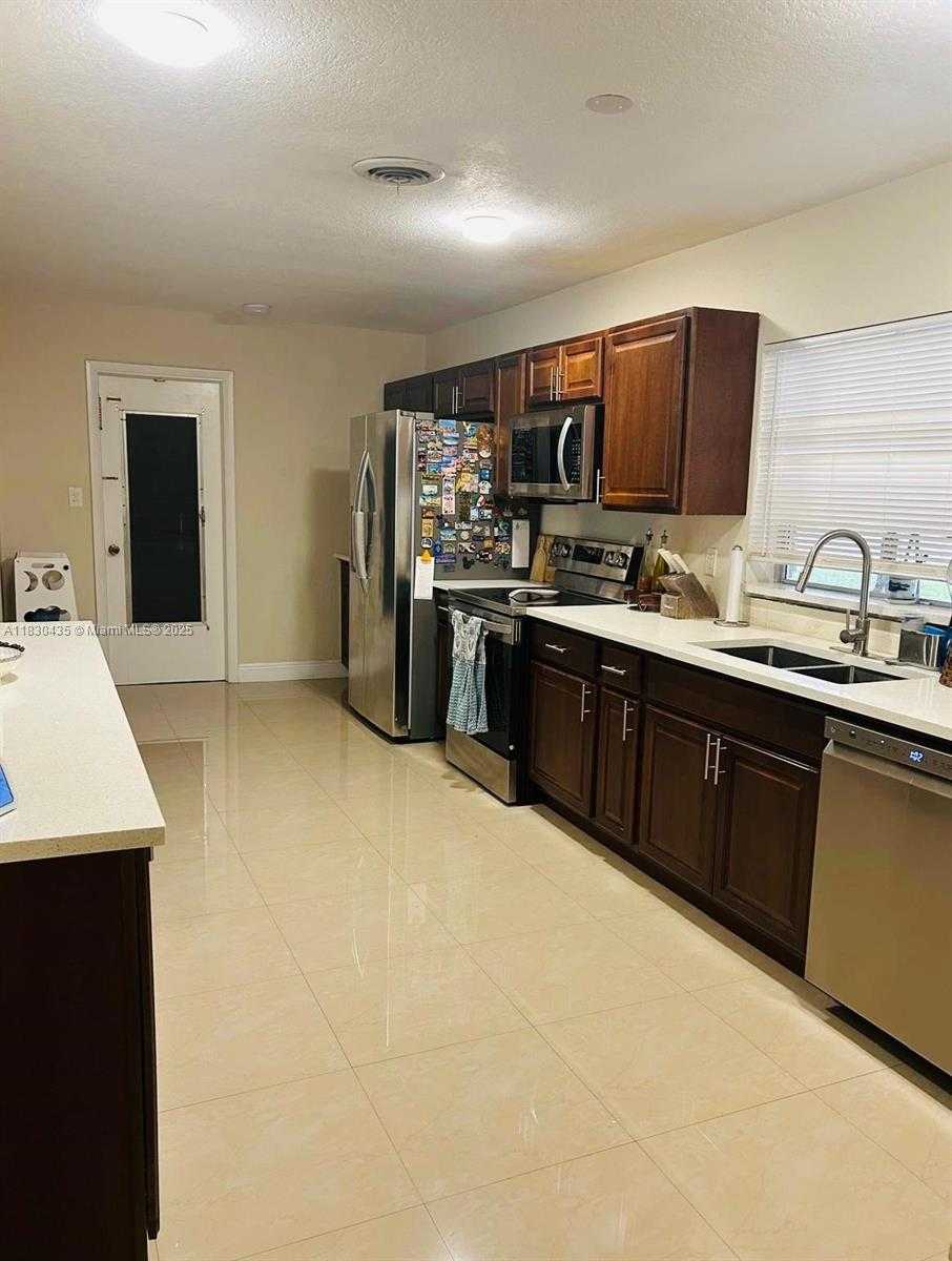 Small Image of 6790 SOUTH WEST 10TH CT, Pembroke Pines Number 10