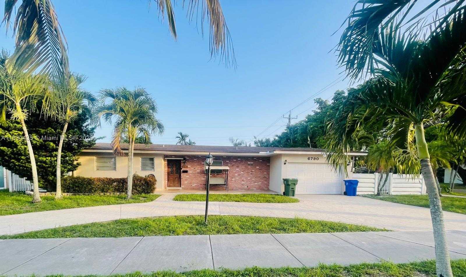 Small Image of 6790 SOUTH WEST 10TH CT, Pembroke Pines Number 11