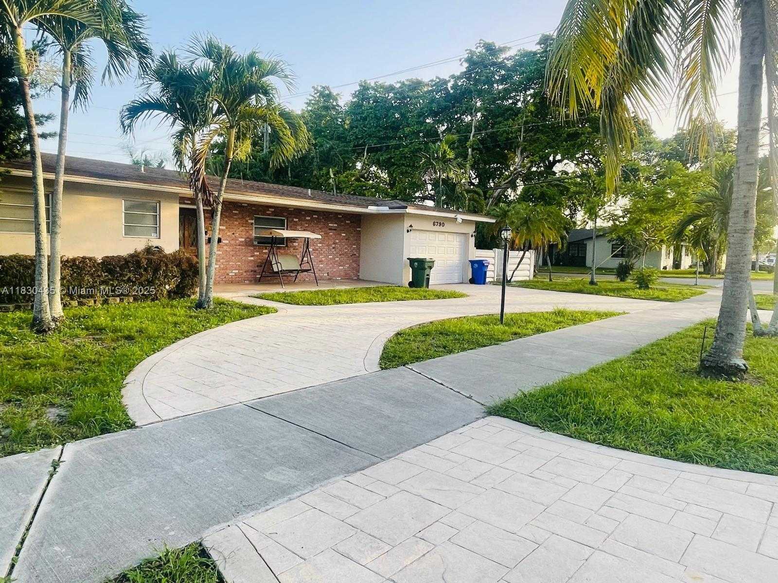 Small Image of 6790 SOUTH WEST 10TH CT, Pembroke Pines Number 12