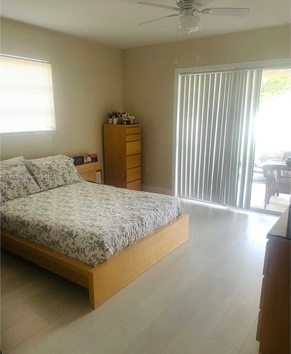 Small Image of 6790 SOUTH WEST 10TH CT, Pembroke Pines Number 3