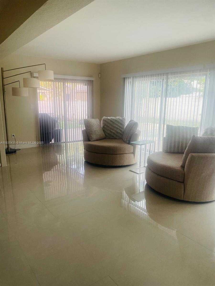 Small Image of 6790 SOUTH WEST 10TH CT, Pembroke Pines Number 6