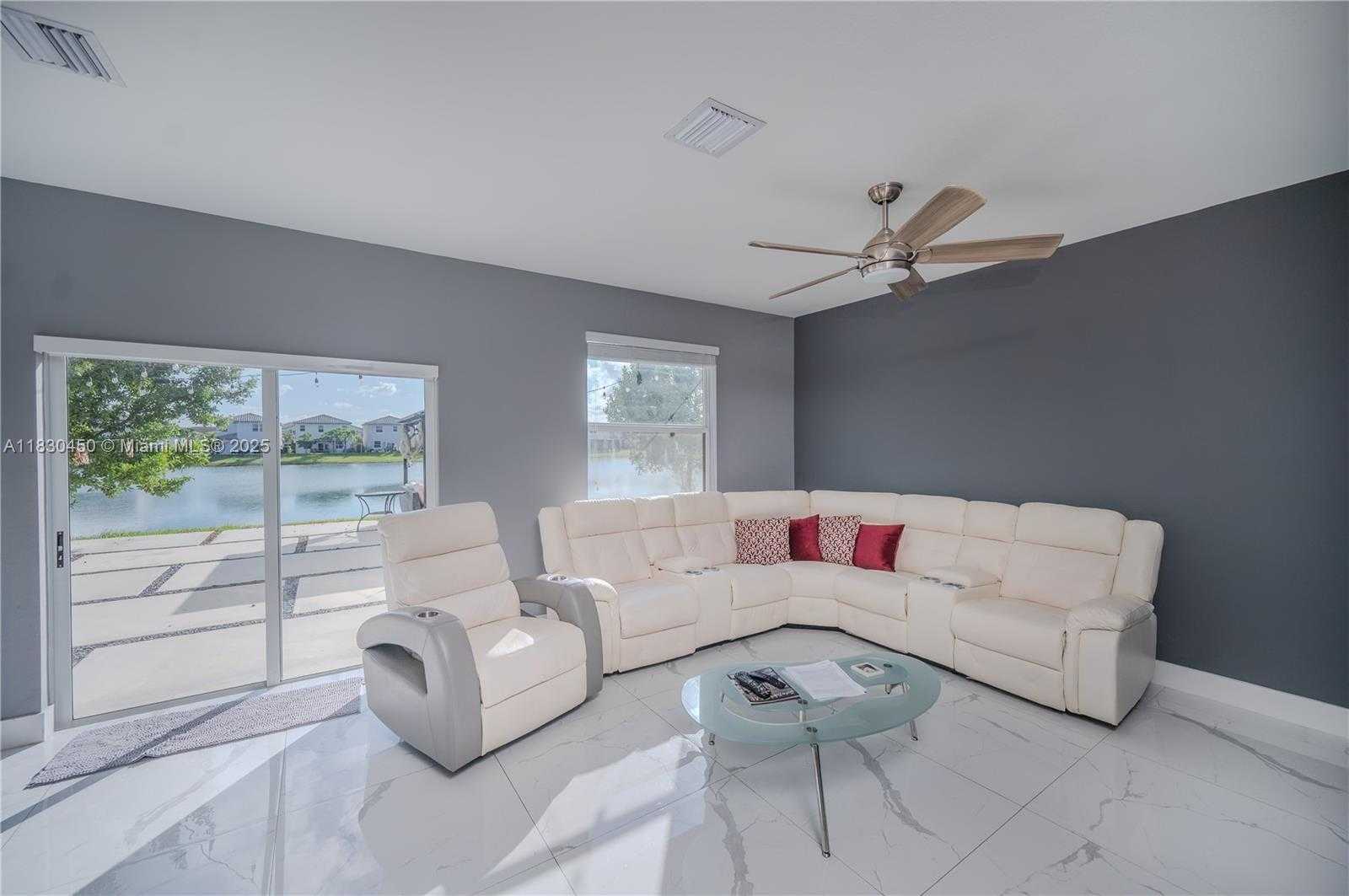 Small Image of 1388 SOUTH EAST 27TH TER, Homestead Number 3