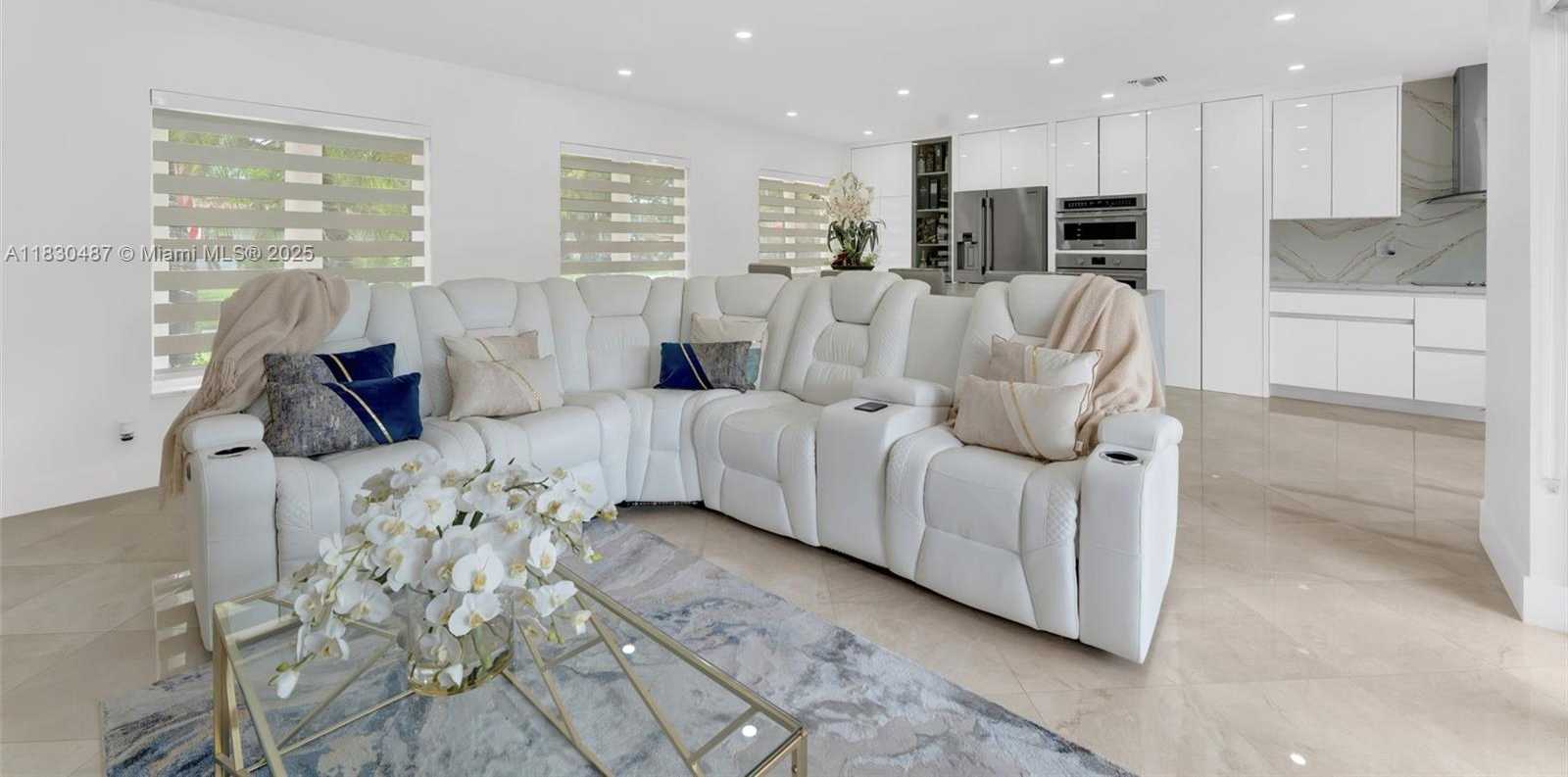 Small Image of 6963 SEAGRAPE TER, Miami Lakes Number 16