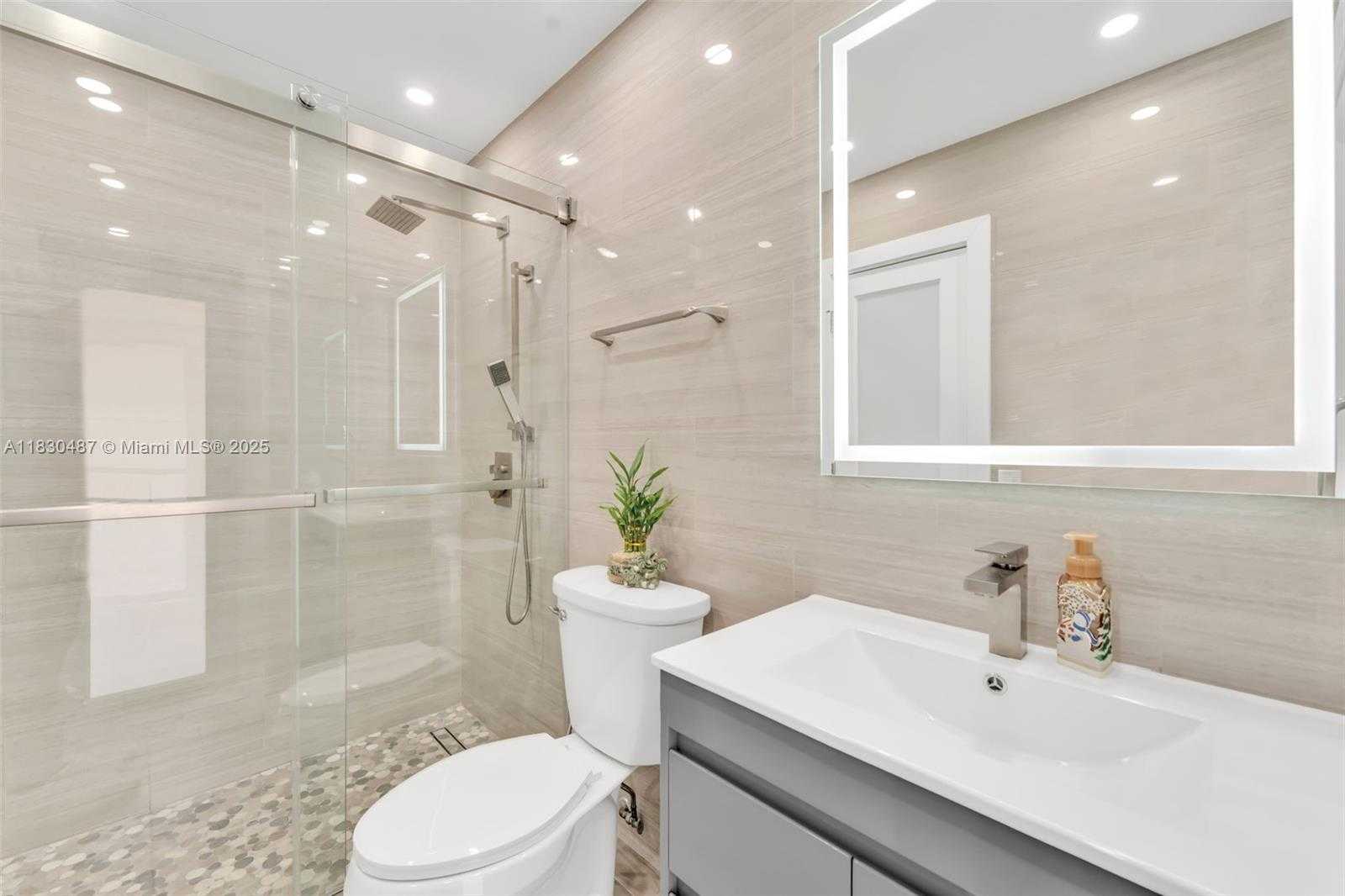 Small Image of 6963 SEAGRAPE TER, Miami Lakes Number 21