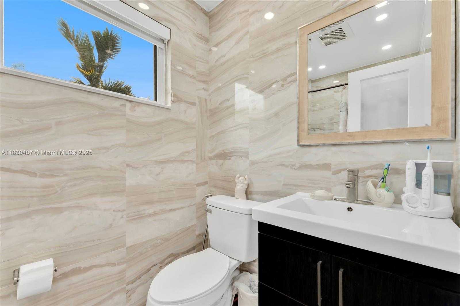 Small Image of 6963 SEAGRAPE TER, Miami Lakes Number 25