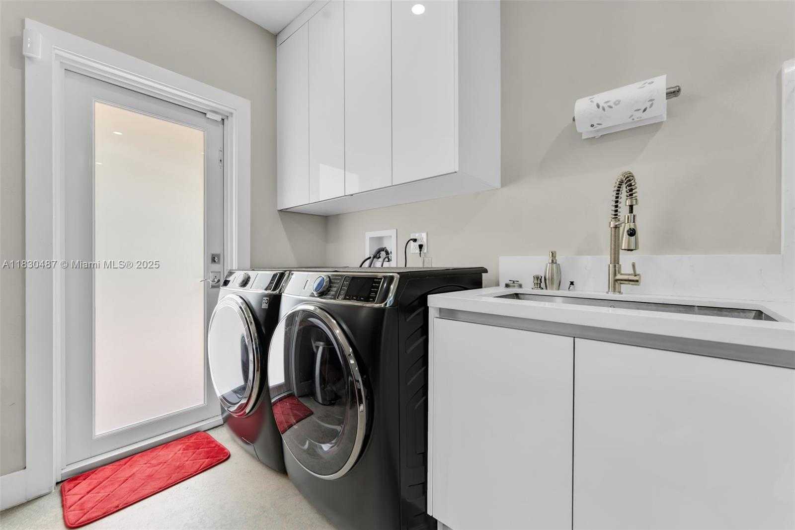 Small Image of 6963 SEAGRAPE TER, Miami Lakes Number 33