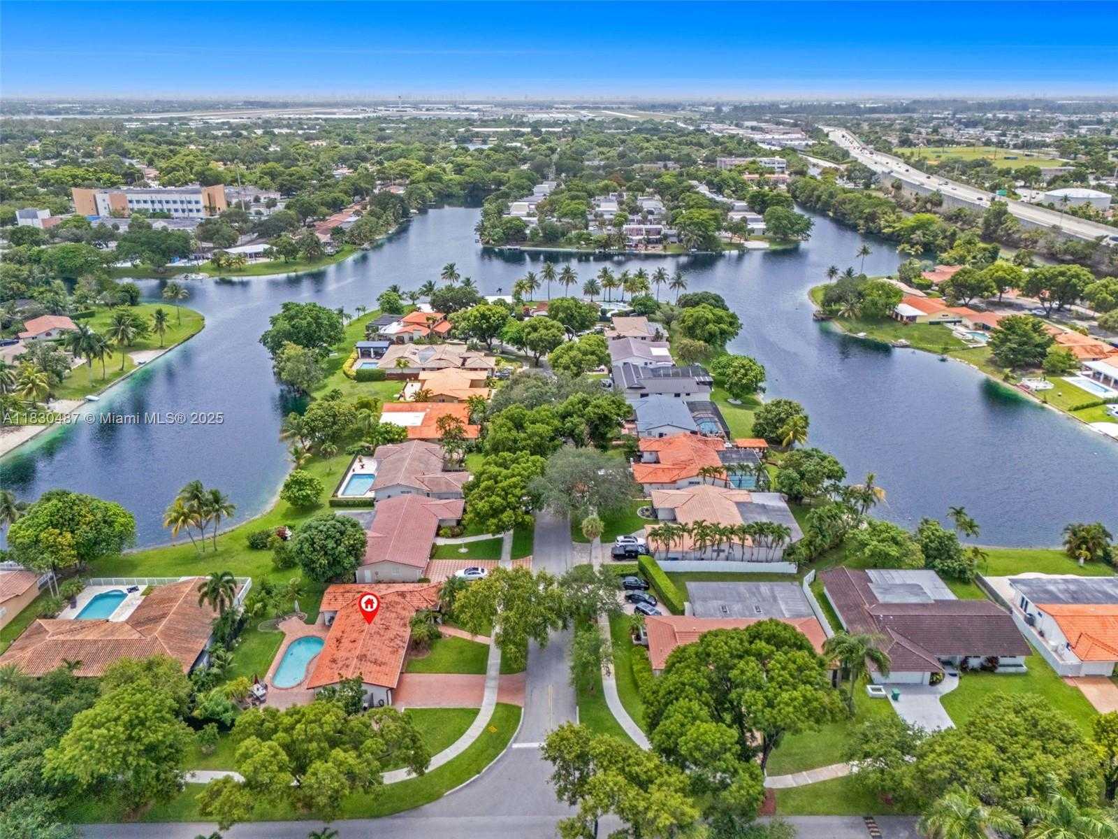 Small Image of 6963 SEAGRAPE TER, Miami Lakes Number 5